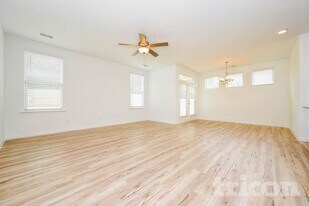 424 Freeport Wy in Mcdonough, GA - Building Photo