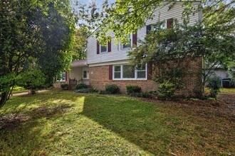 1017 Sunnyside Dr in Virginia Beach, VA - Building Photo - Building Photo