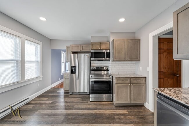 19-21-21 Daniel St in Springfield, MA - Building Photo - Building Photo