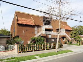 Flower Street Apartments in Santa Ana, CA - Building Photo - Building Photo