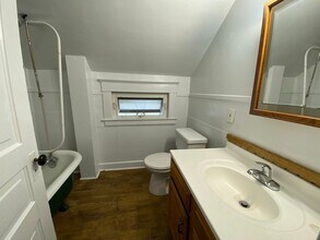 1020 W Kalamazoo Ave in Kalamazoo, MI - Building Photo - Building Photo