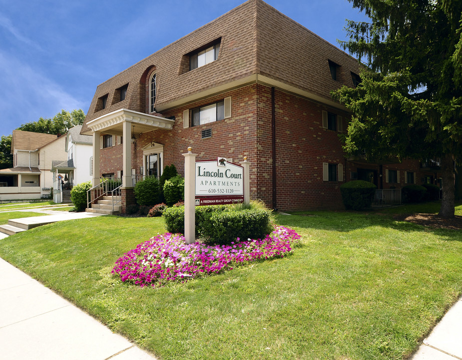 Lincoln Court Apartments in Prospect Park, PA - Building Photo