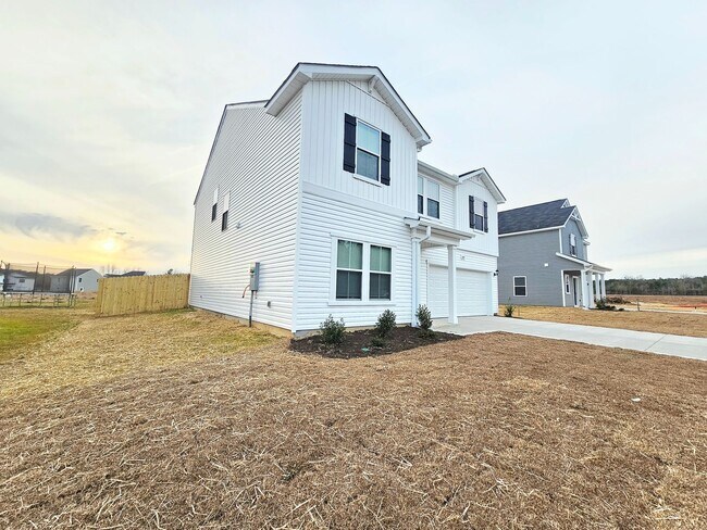 659 Melbourne Dr in Raeford, NC - Building Photo - Building Photo