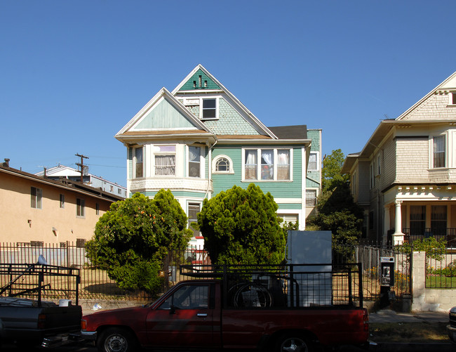 819 Beacon Ave in Los Angeles, CA - Foto de edificio - Building Photo