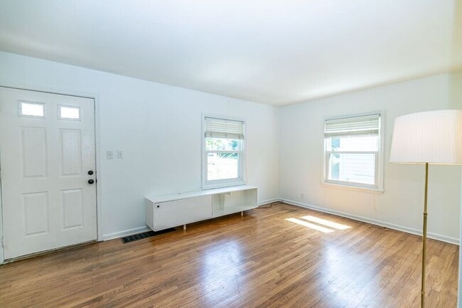 343 E Royal Forest Blvd in Columbus, OH - Building Photo - Building Photo