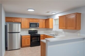 1735 Rock Hollow Loop in Bryan, TX - Building Photo - Building Photo