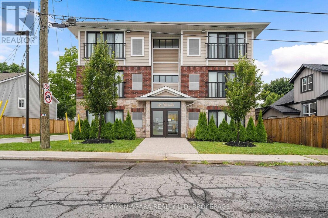 63 Vine St S in St Catharines, ON - Building Photo