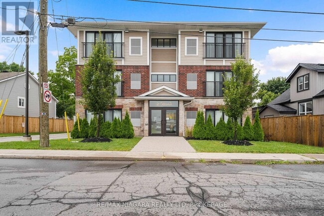 property at 63 Vine St S