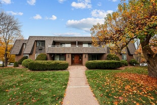60 Rambling Brook Ln in Glastonbury, CT - Building Photo