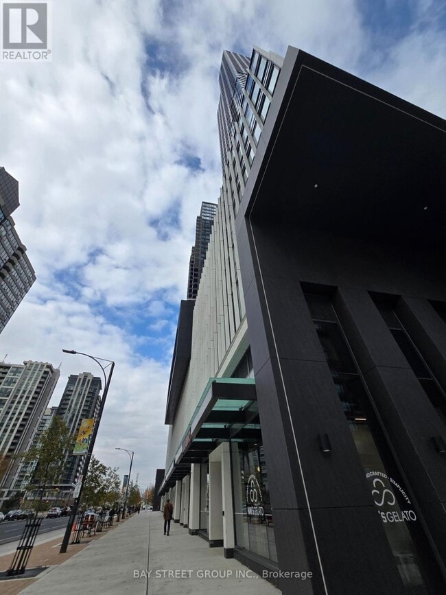 395 Square One Dr in Mississauga, ON - Building Photo - Building Photo