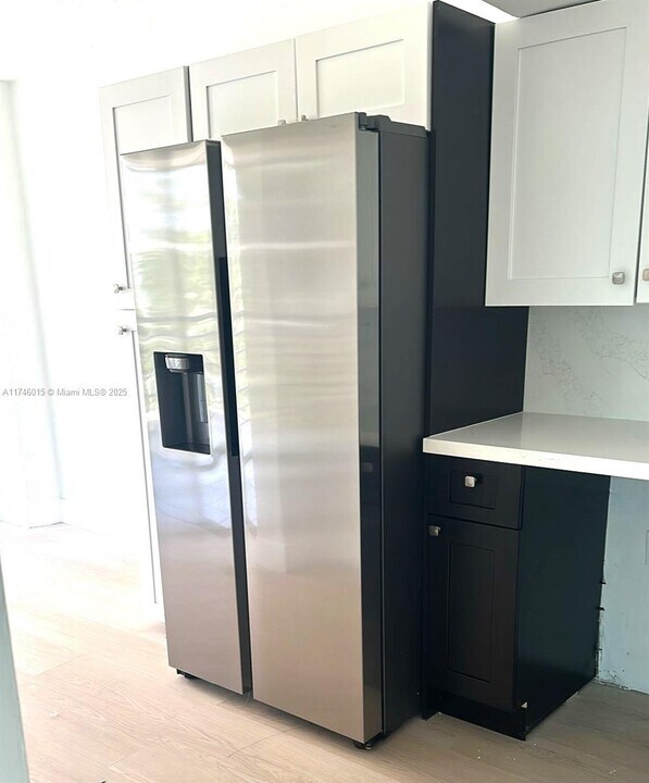 17890 W Dixie Hwy, Unit 318 in North Miami Beach, FL - Foto de edificio