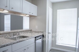 2306 Fuzz Fairway in Austin, TX - Foto de edificio - Building Photo