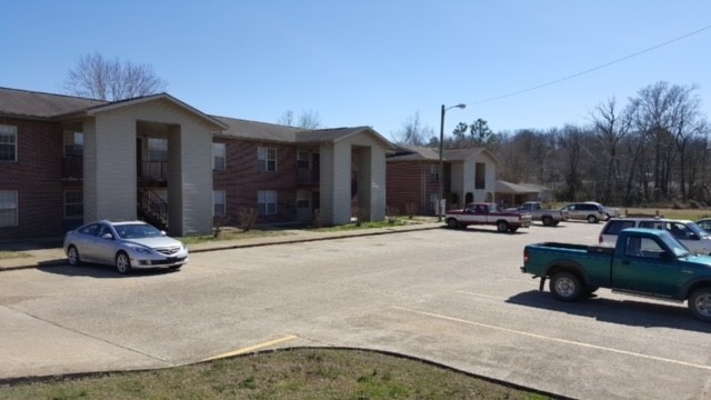 Clearwater Apartments in Piedmont, MO - Building Photo