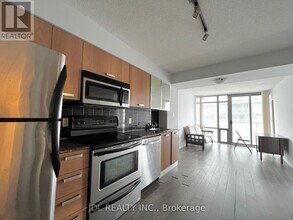 37-1837 Grosvenor St in Toronto, ON - Building Photo - Building Photo