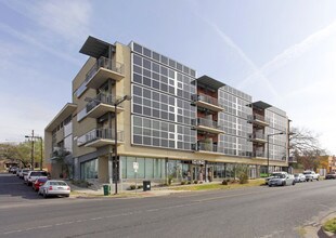 6th & Brushy in Austin, TX - Foto de edificio - Building Photo