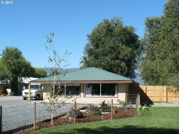 41302 Old Hwy 30 in Baker City, OR - Building Photo