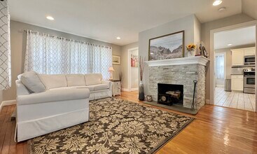 35 Coolridge Rd in Milford, CT - Building Photo - Building Photo