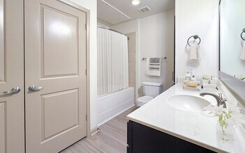 206 McGowen St in Houston, TX - Building Photo - Building Photo