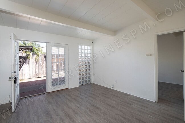 property at 2037 1/2 Grand Ave