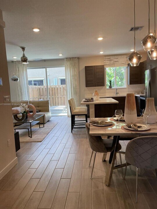 2423 SE 11th St in Homestead, FL - Building Photo