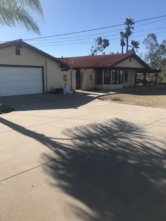 3695 Alta Loma Dr in Jamul, CA - Foto de edificio