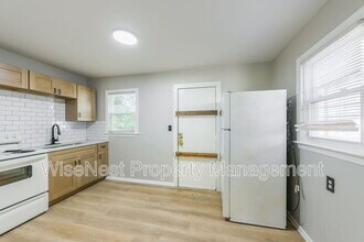 5760 College Ave in Kansas City, MO - Building Photo - Building Photo