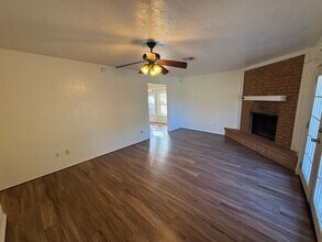 1005 Cottonwood Dr in Moore, OK - Building Photo - Building Photo