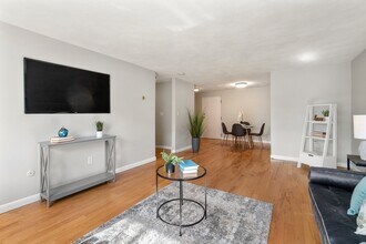 84 Grant St, Unit 12R in Somerville, MA - Building Photo - Building Photo