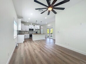 1001 Jenkins St in Plant City, FL - Building Photo - Building Photo