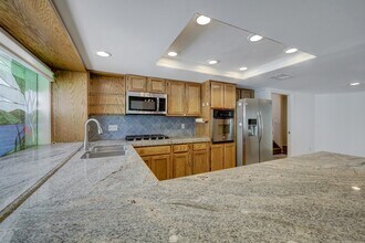 12811 Ashford Hills Dr in Houston, TX - Building Photo - Building Photo