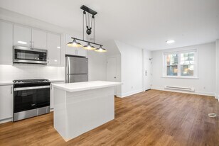 2461 Queen St E in Toronto, ON - Building Photo