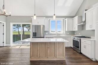 534 Sudbury Cir in Oswego, IL - Building Photo - Building Photo