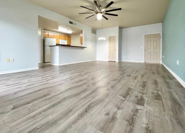 175 Albion Village Way, Unit 101 in Sandy, UT - Foto de edificio - Building Photo