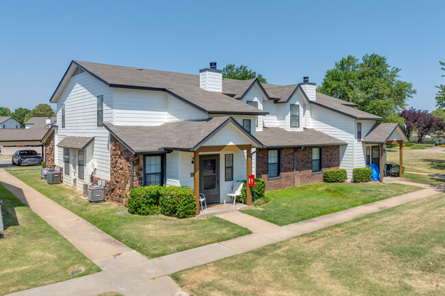 Barrington in Tulsa, OK - Foto de edificio - Building Photo