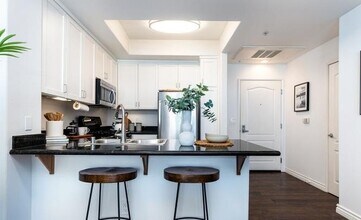 4060 Glencoe Ave in Marina Del Rey, CA - Building Photo - Building Photo