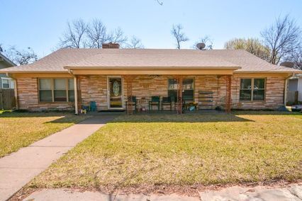 1060 W Vanderbilt St in Stephenville, TX - Building Photo