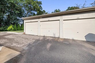 408 Spring Brooke Dr, Unit 55 in Brighton, MI - Building Photo - Building Photo