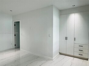 1155 102nd St, Unit 9 in Bay Harbor Islands, FL - Building Photo - Building Photo