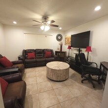 5311 Costa Mesa St in San Antonio, TX - Foto de edificio - Building Photo