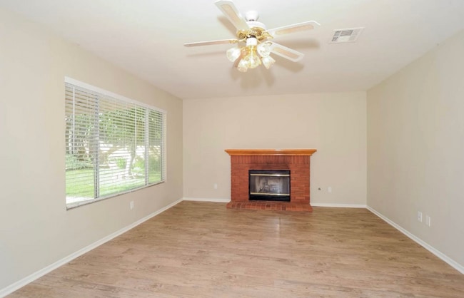 41234 Crispi Ln in Palmdale, CA - Foto de edificio - Building Photo