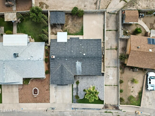 329 Sereno Dr in El Paso, TX - Foto de edificio - Building Photo