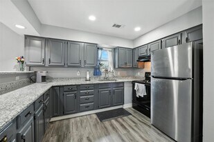 2020 Audra Ln, Unit 2-M in Denton, TX - Building Photo