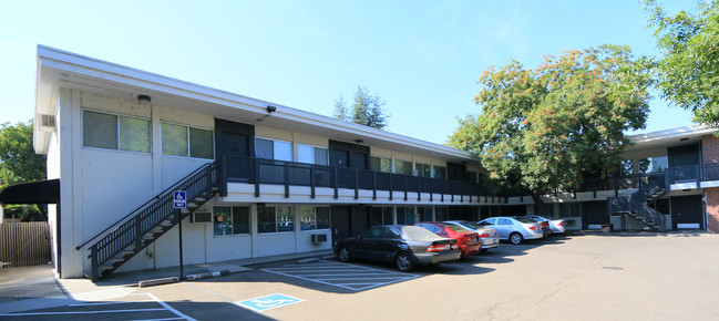 Tower View Apartments in Stockton, CA - Building Photo - Building Photo