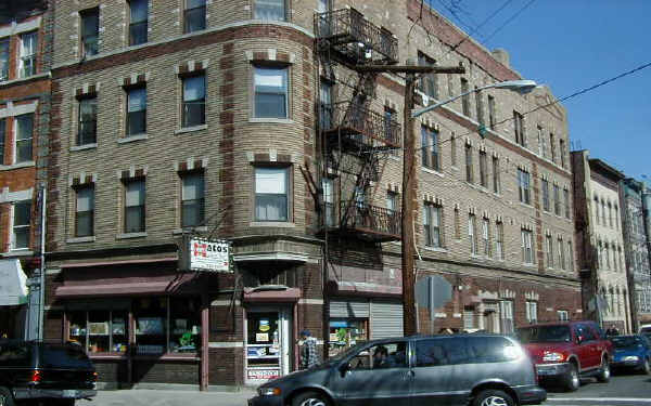 92 Pulaski St in Newark, NJ - Foto de edificio - Building Photo