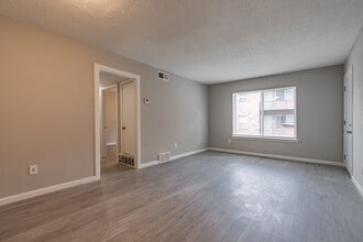 Camelot Manor in Memphis, TN - Foto de edificio - Interior Photo