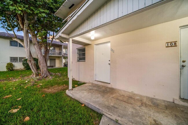 7344 SW 82nd St in Miami, FL - Building Photo - Building Photo