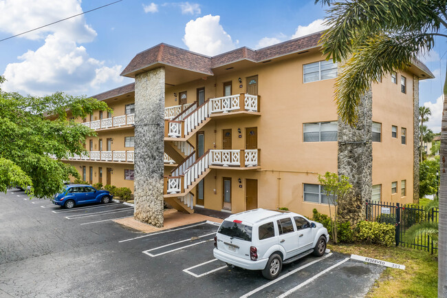 Camellia Gardens Condominium in Lauderdale Lakes, FL - Building Photo - Building Photo