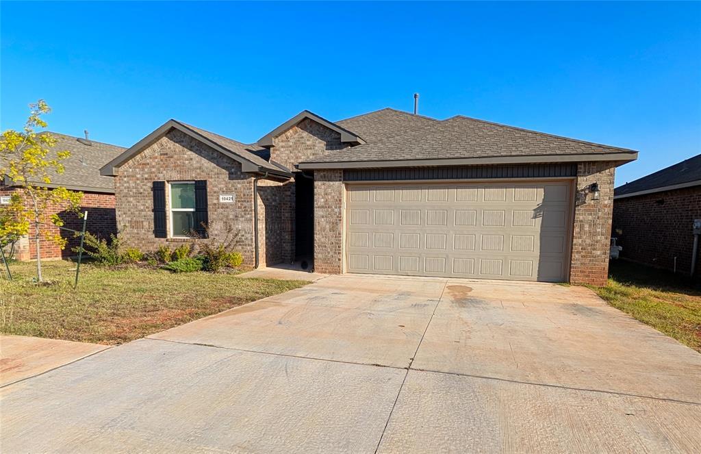 10421 SW 41st St in Mustang, OK - Building Photo