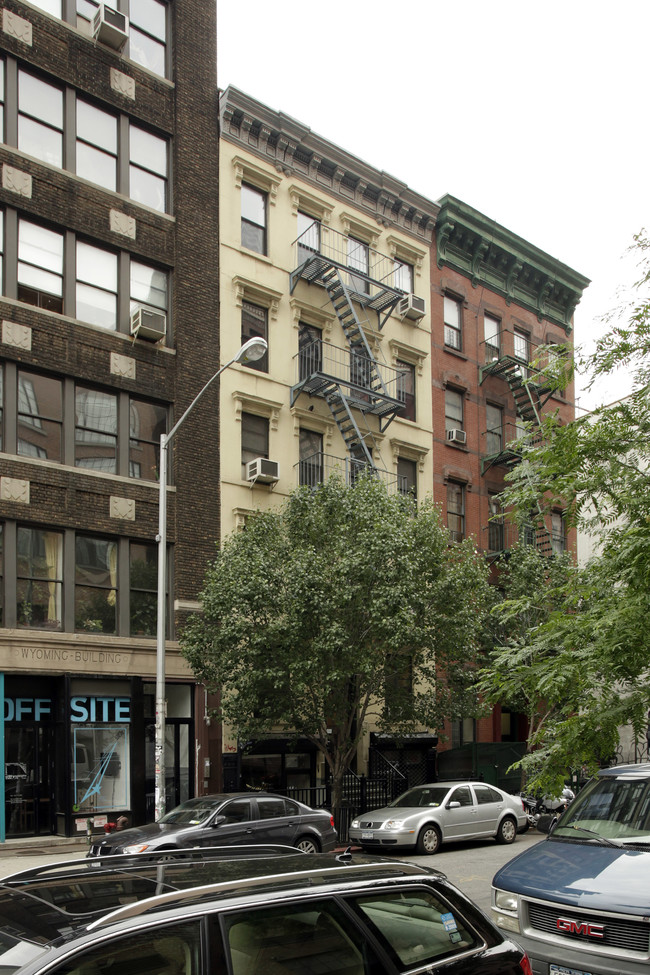 7 E Third St in New York, NY - Foto de edificio - Building Photo