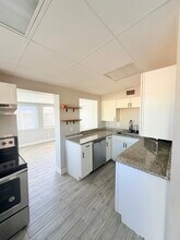 1063 Lillian St in Venice, FL - Foto de edificio - Building Photo